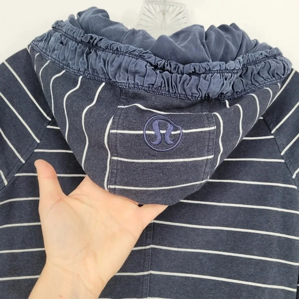 Lululemon movement jacket stripe size 4
